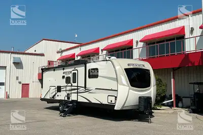 This pre-owned 2020 Venture Sporttrek Touring 302VR is absolutely loaded with amazing features to ma...