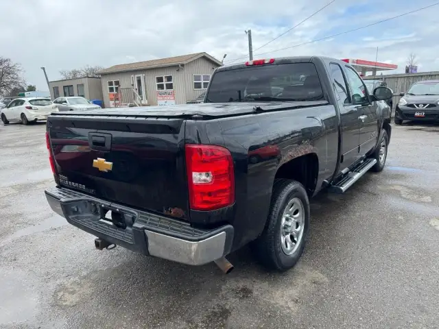 2012 Chevrolet Silverado 1500 LS CHEYENNE EDITION, V8, EXT CAB,  in Cars & Trucks in London - Image 6