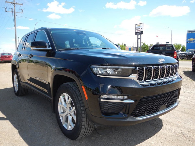 2023 Jeep Grand Cherokee Limited in Cars & Trucks in Saskatoon - Image 4