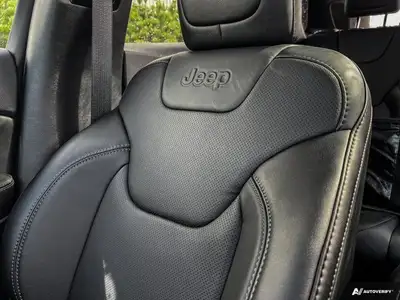 This Jeep Cherokee delivers a Regular Unleaded I-4 2.4 L/144 engine powering this Automatic transmis...