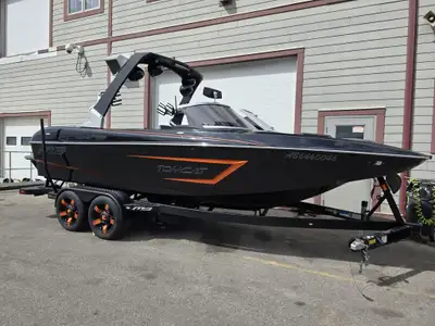 2018 MB F22 6.2 Raptor 400-225hrs Boat mate trailer with swing away tongue Trailer is fully coated i...