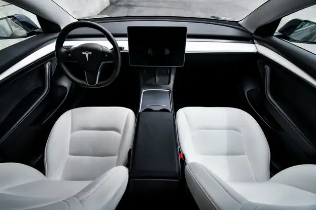 2023 Tesla Model 3 Base • FAST CHARGING • NAV • 360 CAM • SUNROO in Cars & Trucks in Kingston - Image 16