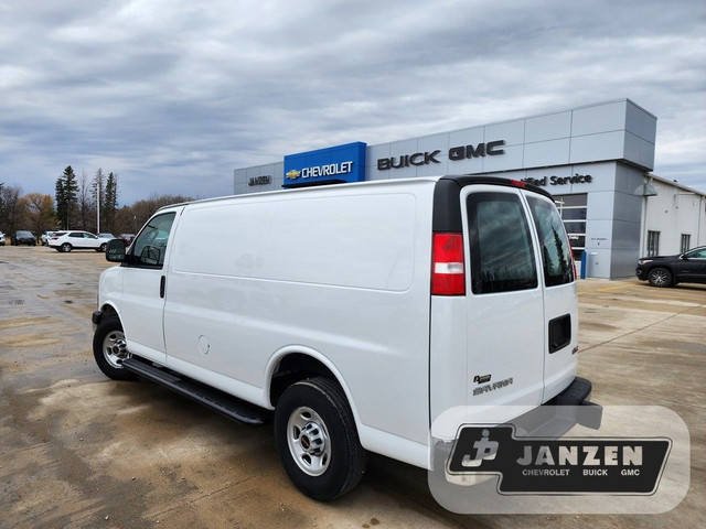 2021 GMC Savana 2500 Work Van dans Autos et camions  à Portage la Prairie - Image 2