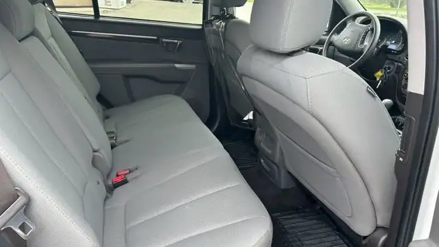 2012 Hyundai Santa Fe GL in Cars & Trucks in Oakville / Halton Region - Image 11
