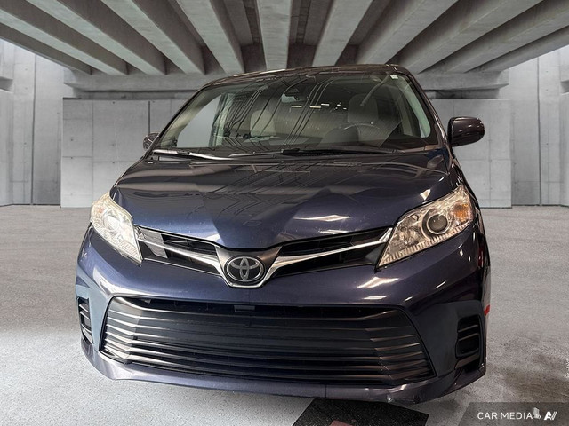 2019 Toyota Sienna LE in Cars & Trucks in Edmonton - Image 2