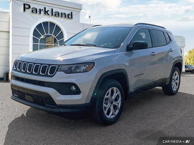 2025 Jeep Compass North 4x4 Sunroof Nav Heated Seats & Steering dans Autos et camions  à Saint-Albert
