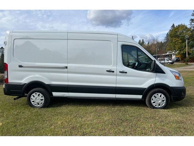  2021 Ford Transit Cargo Van T-250 130 Med Rf 9070 GVWR RWD in Cars & Trucks in Lanaudière - Image 2