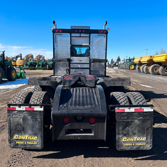 2014 Kenworth T800 Tandem Sleeper Tractor in Heavy Trucks in St. Albert - Image 4