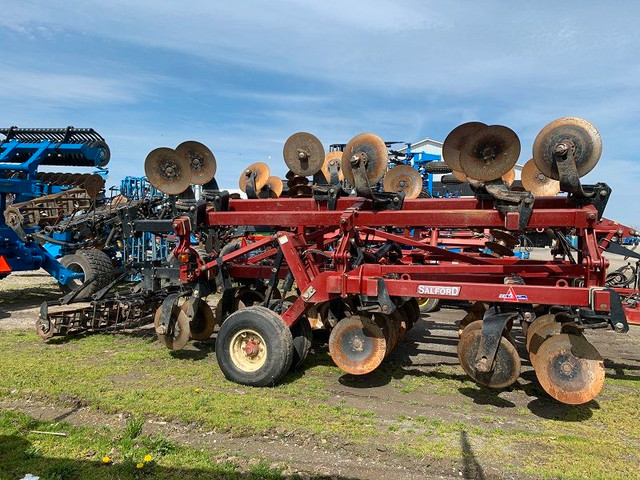 2013 SALFORD I-5116 OFFSET DISC in Farming Equipment in Ottawa - Image 3