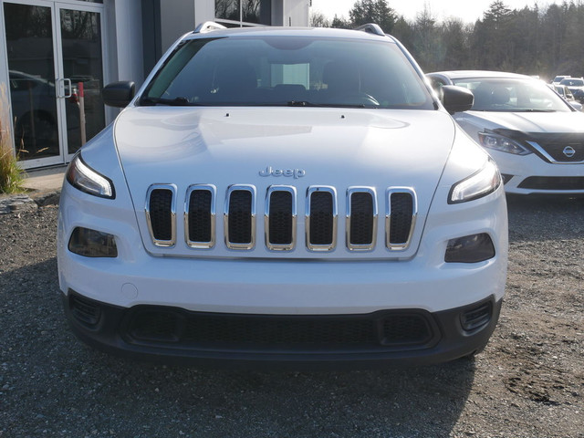  2015 Jeep Cherokee SPORT FWD + BLUETOOTH + A/C + UN PROPRIO in Cars & Trucks in Sherbrooke - Image 4