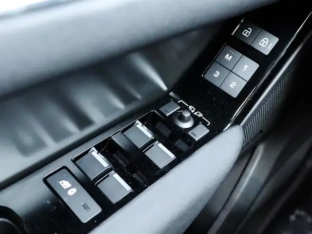 2024 Land Rover Range Rover Velar P250 Dynamic SE in Cars & Trucks in Oshawa / Durham Region - Image 17