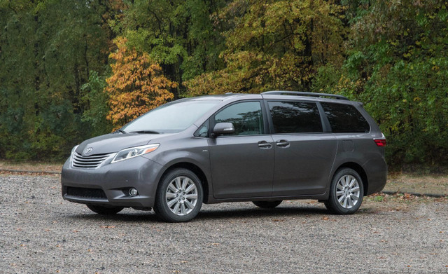 2017 Toyota Sienna XLE AWD 7-Passenger V6 Leather Seats/Heated S in Cars & Trucks in Calgary