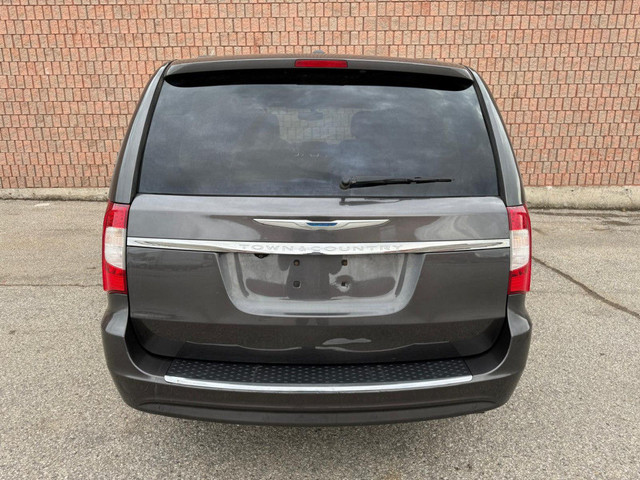 2015 Chrysler Town & Country TOURING | ONE OWNER | NAVI | BACK U in Cars & Trucks in Oshawa / Durham Region - Image 4