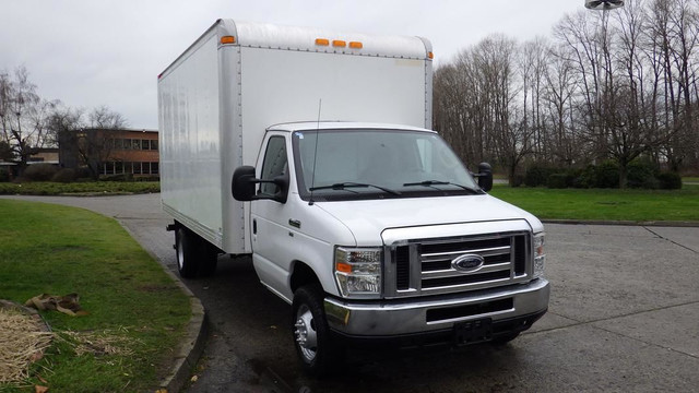 2014 Ford Econoline E-450 16 Foot Cube Van in Cars & Trucks in Richmond - Image 2