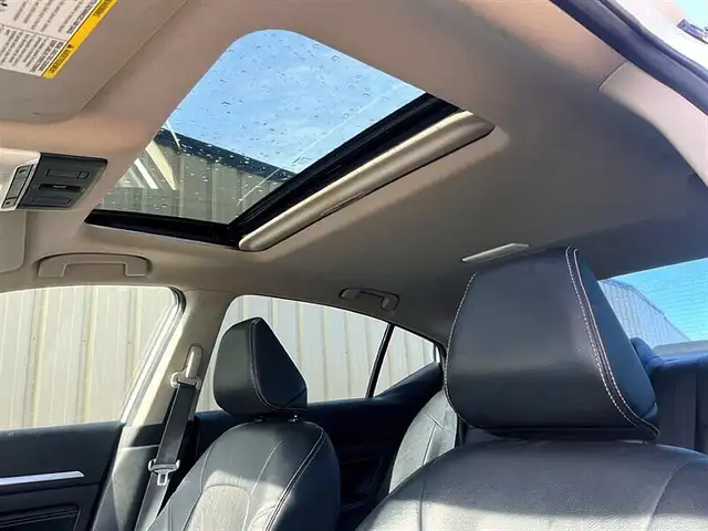 2019 Nissan Altima 2.5 Platinum AWD in Cars & Trucks in St. Albert - Image 15