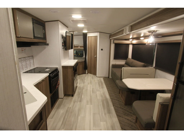  2023 Cruiser RV Radiance Ultra Lite 28BHSuper promotion roulott in Travel Trailers & Campers in Laval / North Shore - Image 4