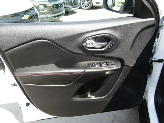 2019 Jeep Cherokee TRAILHAWK ELITE 4x4 B.S.A/NAV/CAM/PANOROOF/73 in Cars & Trucks in Calgary - Image 15