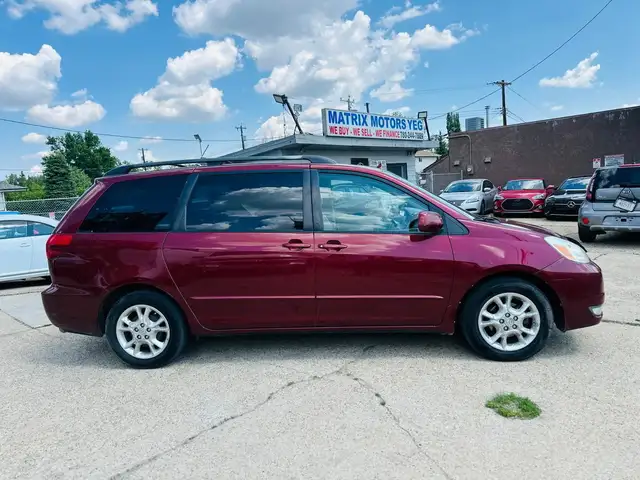 2004 Toyota Sienna XLE in Cars & Trucks in Edmonton - Image 10