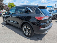 LOW KMS! ESCAPE SEL AWD! BLACK ON BLACK, LOADED! APPLE CARPLAY/ANDROID AUTO, LEATHER INTERIOR, GPS N... (image 7)
