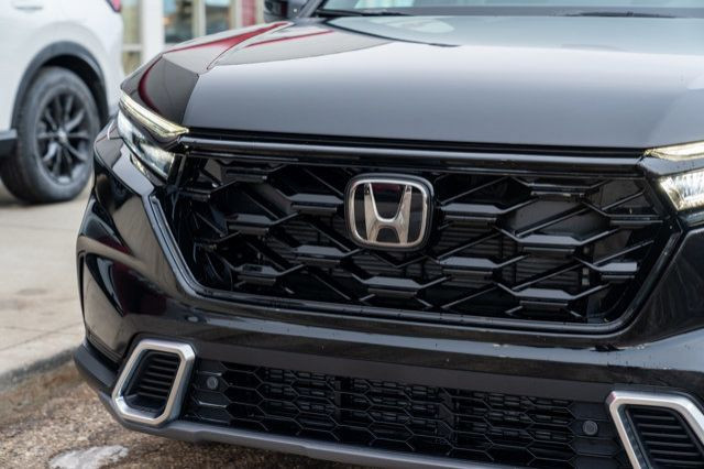 2026 Honda CR-V Hybrid Touring in Cars & Trucks in Edmonton - Image 3