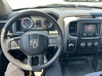 2022 Ram 1500 Classic Tradesman Diamond Black Crystal Pearlcoat Pentastar 3.6L V6 VVT 8-Speed Automa... (image 5)