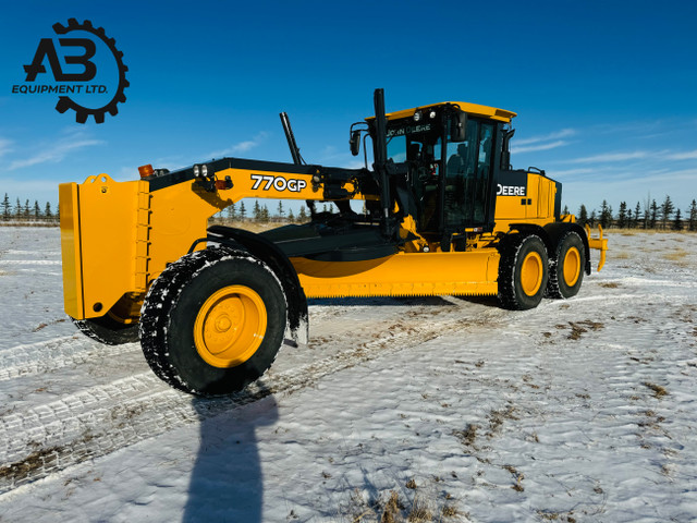 2014 DEERE 770GP GRADER  in Heavy Equipment in Calgary