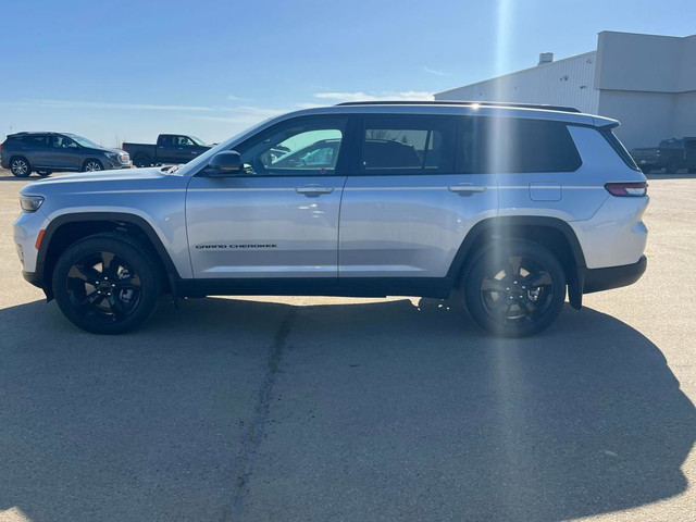 2024 Jeep Grand Cherokee L Limited | Trailer Tow Prep Group | Bl in Cars & Trucks in Edmonton - Image 3