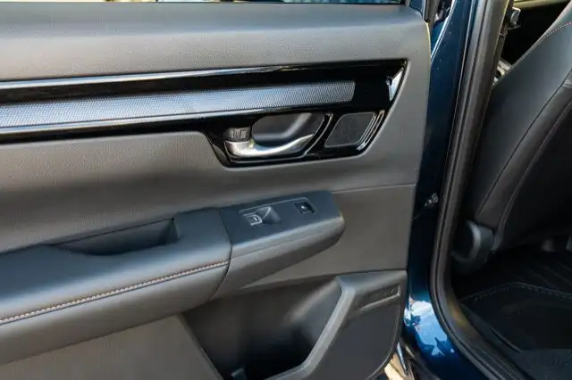 2026 Honda CR-V Hybrid Touring in Cars & Trucks in Edmonton - Image 25