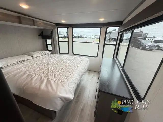 2025 Keystone RV Retreat 391CLDL in Travel Trailers & Campers in Truro - Image 26