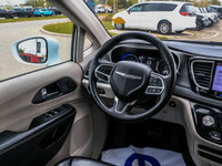 Bright White Clearcoat 2022 Chrysler Pacifica 9-Speed Automatic Pentastar 3.6L V6 VVTAll vehicle com... (image 5)