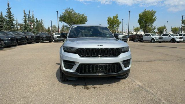 2025 Jeep Grand Cherokee Altitude | Sunroof | Heated Seats in Cars & Trucks in Edmonton - Image 4