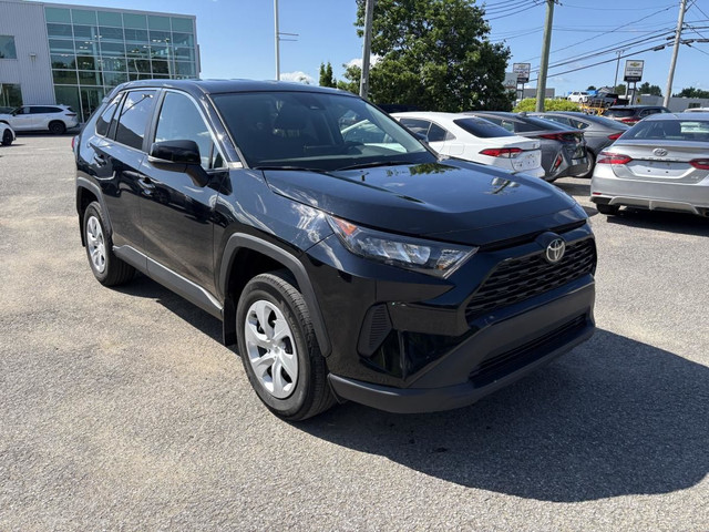 Toyota RAV4 LE 2022 AWD - ENTRETENUE AU CONCESSIONNAIRE - in Cars & Trucks in Québec City - Image 4