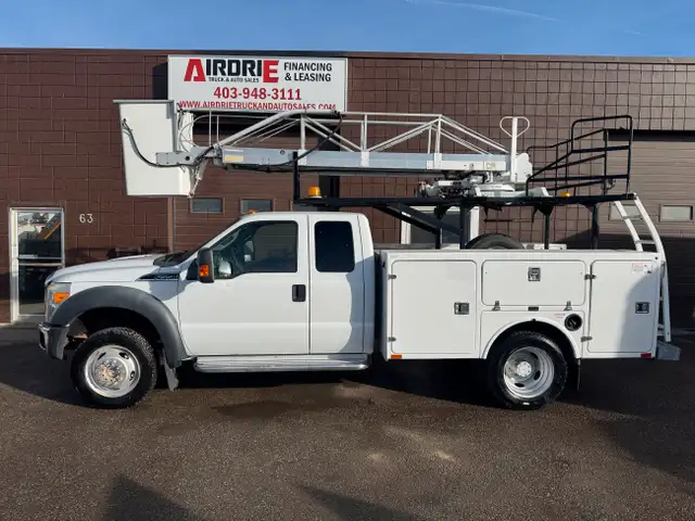 2011 Ford F-550 XLT Bucket Truck 4X4 in Heavy Trucks in Calgary - Image 2