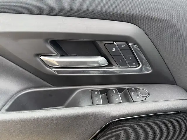 2025 Chevrolet Silverado EV Extended Range LT in Cars & Trucks in Edmonton - Image 14