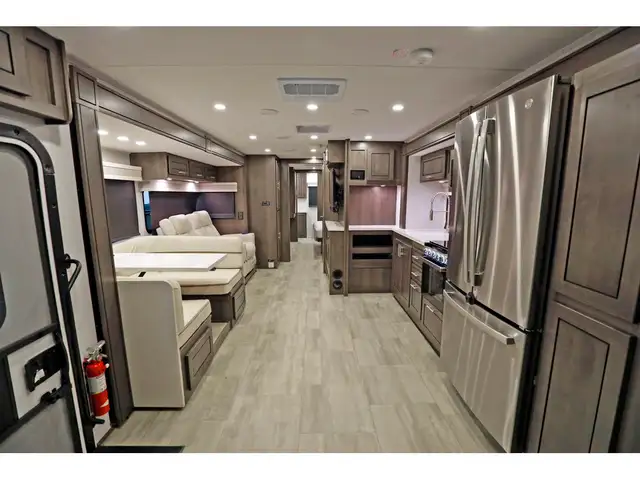 2025 Forest River Georgetown 5 Series Gt5 34H5 3 extensions 2025 in RVs & Motorhomes in Laval / North Shore - Image 6