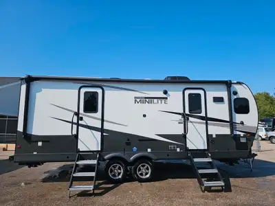 . Vehicle Information Provided by autoTRADER.ca Other Equipment Air Conditioner(Roof), Ceiling Fans/...