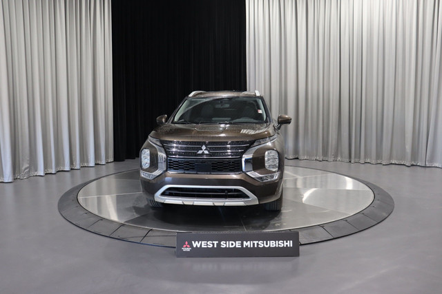 2024 Mitsubishi Outlander PHEV LE in Cars & Trucks in Edmonton - Image 3