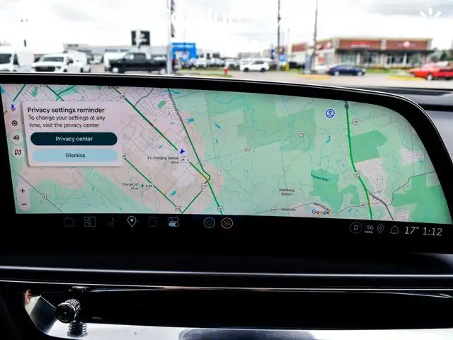 2024 Cadillac LYRIQ Tech Pano Sunroof 33Display Blind Spot Navi in Cars & Trucks in Mississauga / Peel Region - Image 6