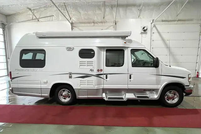 2010 Pleasure-Way Excel TS – Pre-Owned Class B Motorhome. in RVs & Motorhomes in Red Deer - Image 5
