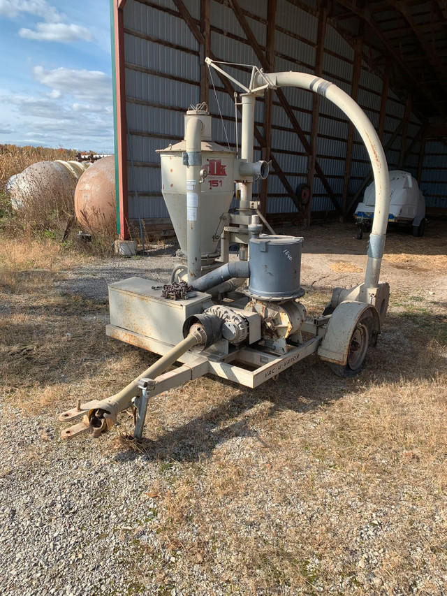 Dunbar Kapple 151 PTO Driven Grain Vacuum in Farming Equipment in Oakville / Halton Region - Image 2