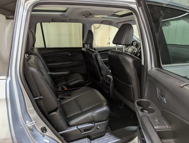 2018 Honda Pilot Touring No Accidents | Leather | Navigation dans Autos et camions dans Calgary - Image 17