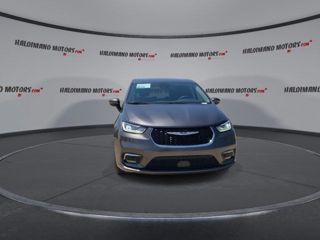 2023 Chrysler Pacifica Touring L in Cars & Trucks in Hamilton - Image 3