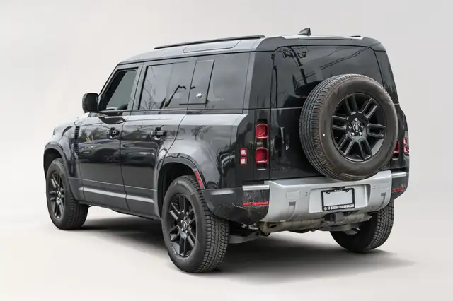 2022 Land Rover Defender S | Toit pano | Black Pack | Roues 19po in Cars & Trucks in Longueuil / South Shore - Image 9