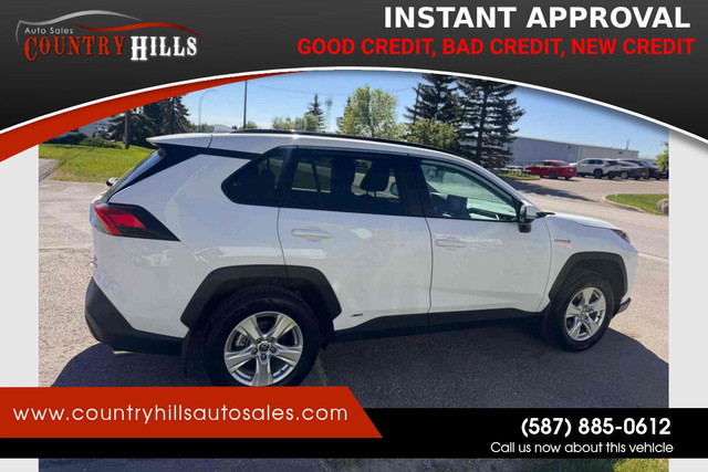 2021 Toyota RAV4 LE HYBRID in Cars & Trucks in Calgary - Image 3