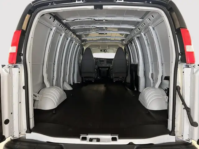 2024 Chevrolet Express Cargo 2500 WT 155 in Cars & Trucks in Laval / North Shore - Image 13
