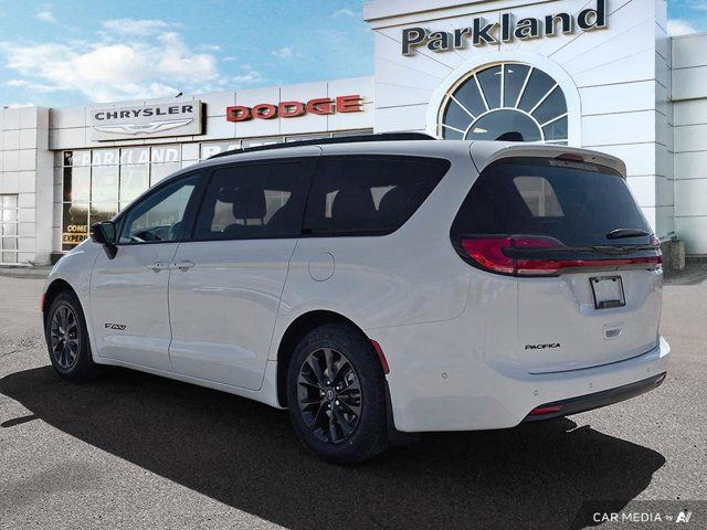 2025 Chrysler Pacifica Select Stow N Go Nav Capable 360 Camera in Cars & Trucks in St. Albert - Image 3