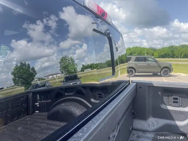 2025 Ford Super Duty F-250 SRW Platinum dans Autos et camions dans Brandon - Image 32