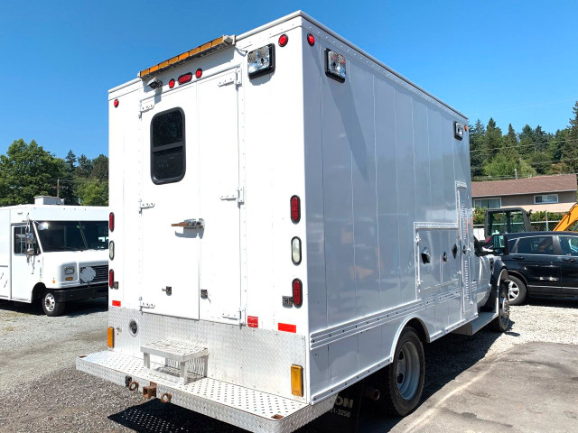 2008 FORD F550 - 12FT UTILITY BOX TRUCK *NEW BLOW-OUT PRICE* in Heavy Trucks in Burnaby/New Westminster - Image 2