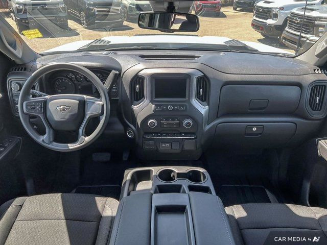 2025 Chevrolet Silverado 2500HD Custom 4WD Crew Cab | Dark in Cars & Trucks in Strathcona County - Image 4