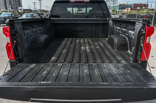 2022 Chevrolet Silverado 1500 RST Z71 Awd 4X4 Crew Cab / 5.3L V8 in Cars & Trucks in City of Montréal - Image 15
